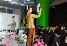 Kartini Masa Kini Bersinar lewat Fashion Budaya Malang