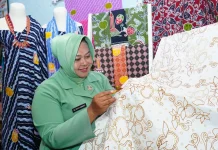 Persit KCK Koorcab Divif 2 PG Kostrad Lestarikan Budaya Batik Tulis