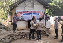 Kapolres Harto Salurkan Bansos untuk Warga Miskin di Pasrepan
