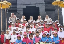 Outing Class RA Muslimat NU 16 Kenalkan Transportasi Umum