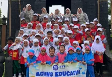 Siswa-Siswi KB RA Muslimat NU 16 Belajar Mengolah Ikan Menjadi Sempol