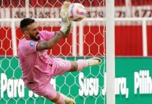 Dua Musim Bertahan, Kiper Lucas Frigeri Resmi Pamit dari Arema FC