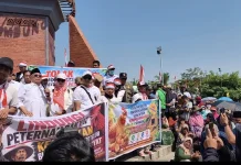 Respon Pemkab Soal Aksi Peternak Bagi-Bagi Telur