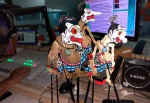 Wayang Mini Kontemporer Cak Penthol Tarik Minat Anak Muda Belajar Budaya Jawa