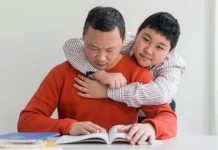 Sikap Tepat Orang Tua Hadapi Nilai Rapor Anak