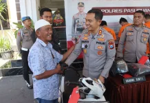 Ungkap Kasus Curanmor, Kapolres Pasuruan Serahkan Motor Curian pada Korban