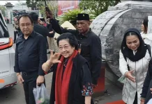Kunjungan ke Blitar, Megawati Ziarah Makam Bung Karno dan Resmikan Istana Gebang