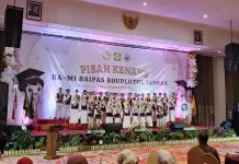 Pisah Kenang Siswa RA dan MI BAIPAS Berlangsung Haru
