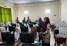 Guru dan Siswa SMAN 1 Sumberpucung Dilatih Olah dan Analisis Data