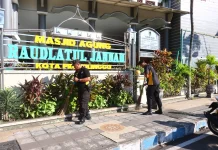 Menjelang Hut Bhayangkara, Polisi Bersihkan Tempat Ibadah