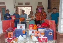 BPBD dan Dinsos Probolinggo Salurkan Bantuan Korban Kebakaran Rumah di Maron