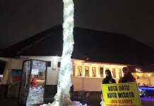 Instalasi Seni dari Sampah Plastik jadi Daya Tarik Batu Greenation Fest 2026