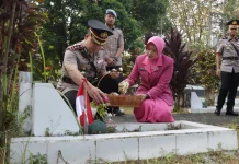Polres Malang Ziarah ke TMP Peringati Hari Bhayangkara ke-80