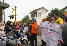 KAI Gandeng Railfans Edukasi Keselamatan Perlintasan Sebidang di Blitar