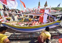 Wujud Syukur Hasil Tangkapan Ikan, Nelayan Desa Mlaten Gelar Larung Sesaji