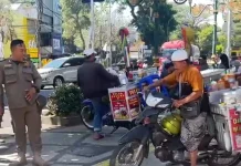 PKL Marak di Kayutangan, Satpol PP Kota Malang Edukasi Penertiban