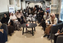 STIE Malangkucecwara Latih UMKM Arjosari Kuasai Live Streaming Perluas Pasar