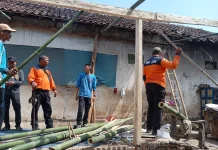 BPBD Kabupaten Probolinggo Salurkan Bantuan bagi Korban Angin Kencang di Tiris