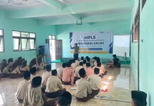 Polsek Talun Edukasi Bahaya Bullying saat MPLS di SMA Darul Falah
