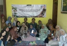 UM Berdayakan Lansia Kembangkan Usaha Tanaman Herbal di Merjosari