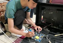 Program Servis Elektronik Mahasiswa UM Dukung Kinerja Kantor Desa Sumberpasir