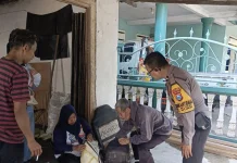 Respons Cepat Polisi 110 Bantu Lansia Terlantar di Wlingi Blitar