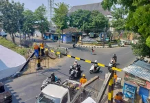 Portal Jembatan Ditabrak, KAI Ingatkan Pengemudi Utamakan Keselamatan