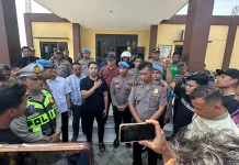 Protes Kematian Warga Diduga Dianiaya Oknum Polisi, Massa Datangi Mapolsek Beji