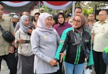 Khofifah Luncurkan Keringanan Pajak Kendaraan untuk Desil 1-4