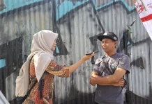 Penjual Bendera Musiman Mulai Marak di Kota Malang