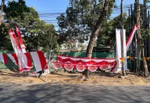 Pedagang Bendera Musiman Hadapi Persaingan dengan Penjualan Online