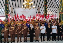 Gubernur Jatim Khofifah Indar Parawansa Terima Bintang Veteran di Pendopo Malang