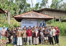 PKM Universitas Yudharta Pasuruan Ajak Warga Desa Dayurejo Budidaya Maggot
