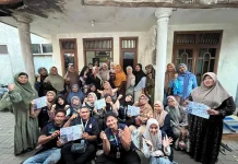 Mahasiswa KKN MAs Kelompok 80 Dampingi UMKM Desa Pandanjeng untuk Manfaatkan QRIS