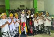 UMKM Perswaan Baju Adat & Profesi Raup Berkah dari Semarak HUT RI Ke-81