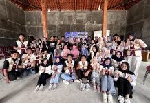 KKN Berdampak 185 UMM Ubah Serbuk Kayu Menjadi Briket