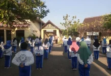 Bhabinkamtibmas Lodoyo Timur Ajak Warga Sehat Bersama Ling Tien Kung