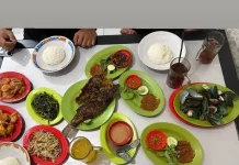 Lalapan Cak Rie Hadirkan Ragam Seafood dengan Bumbu Menggugah Selera