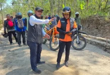 Jalan Menuju Wisata Jadi Fokus Monev Gus Haris di Tiris