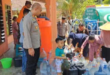 Permukiman Kekeringan di Kalipare Malang Terima Kiriman 5.000 Liter Air Bersih