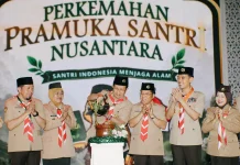 Khofifah Ajak Santri Pramuka Jadi Pagar Betis NKRI