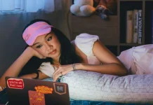 Michelle Karla Bawa Kisah LDR Gen Z lewat Digital Pillow Talk
