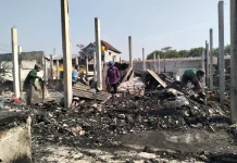 Sepekan Pasca Kebakaran, Pedagang dan Warga Bersih-Bersih Pasar Desa Kepulungan