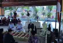 Ziarah Makam Bung Karno, Khofifah Tekankan Pembangunan Jatim Harus Berkelanjutan