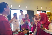 Mahasiswa UMM Olah Limbah Kulit Kopi Jadi Kerupuk hingga Biobriket