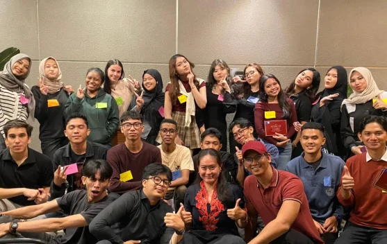 English Club House of Lumind Jadi Ruang Belajar Anak Muda