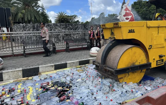 Polresta Blitar Musnahkan Ribuan Miras dan Knalpot Brong