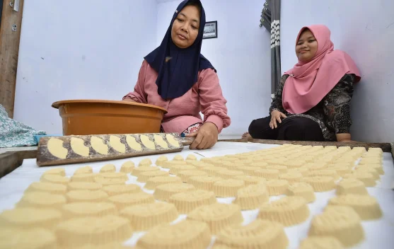 Menjelang Lebaran, Kampung Kue Satru Desa Rejoso Lor Banjir Order