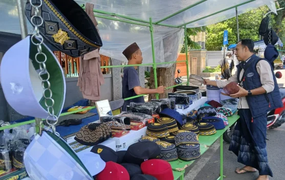 Raup Untung Sehari 2 Juta, Pedagang Kopyah Menjamur di Kota Pasuruan