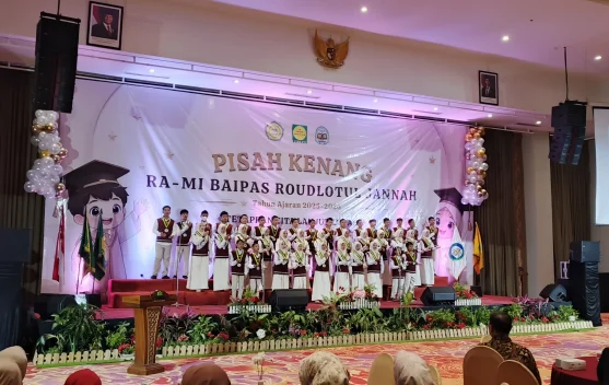 Pisah Kenang Siswa RA dan MI BAIPAS Berlangsung Haru